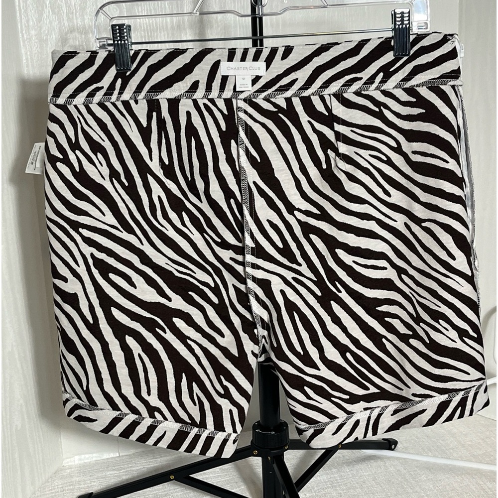 Charter Club Shorts Women 12 White With Brown Zebra Stripes Zips On Side Pockets - Picture 7 of 9